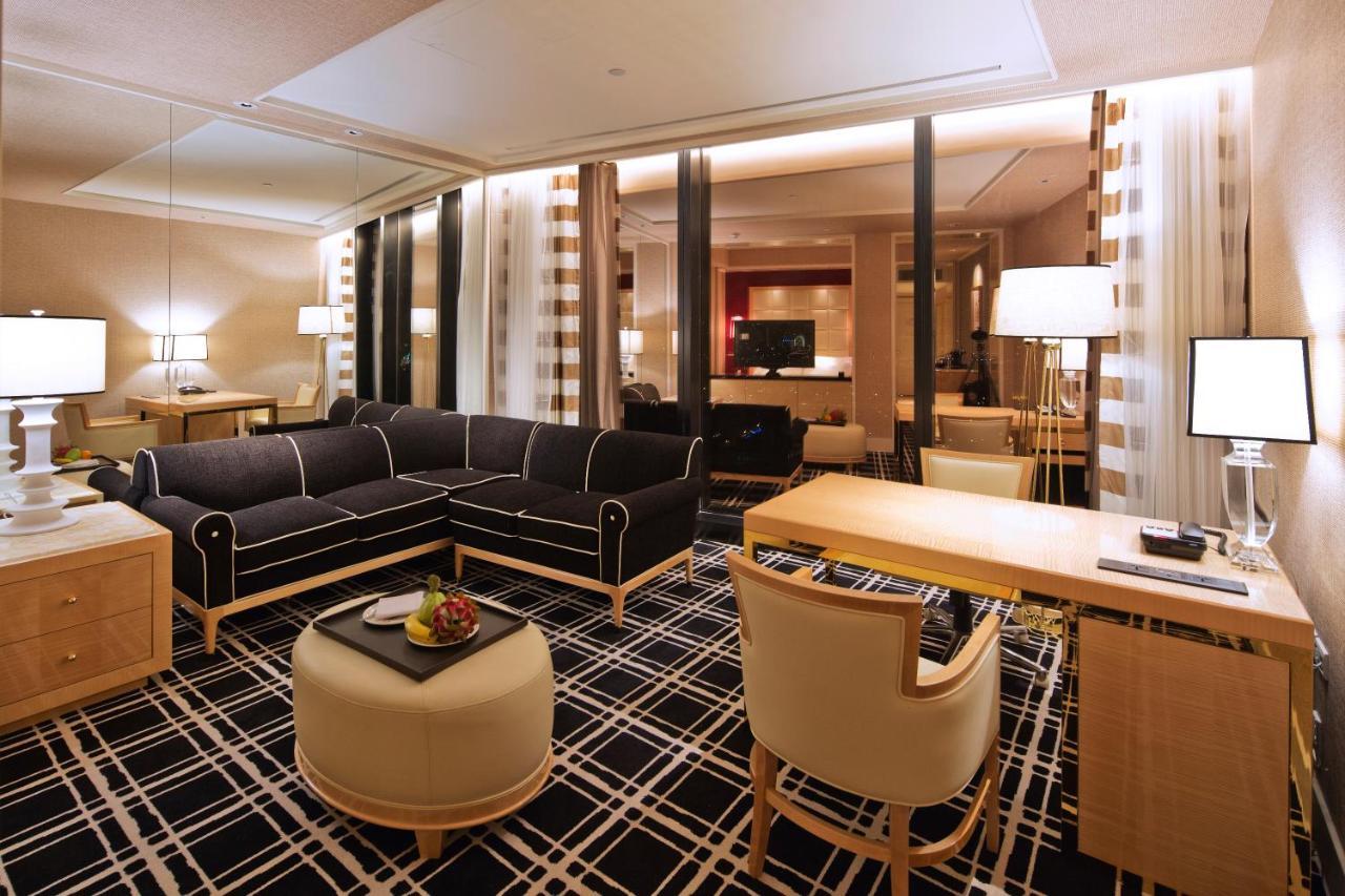 더 린 호텔 타이중 외부 사진 The interior of a suite at the Mandarin Oriental, Seoul