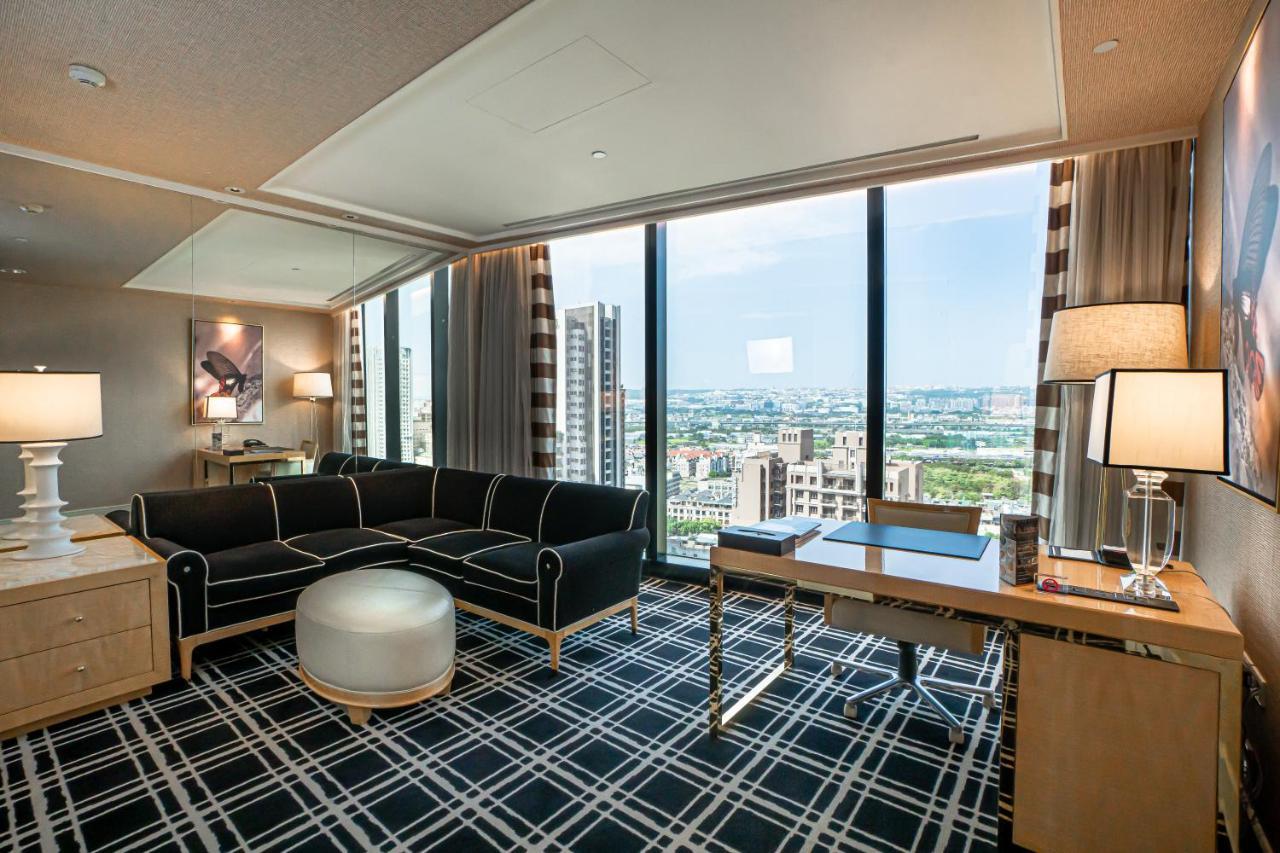 더 린 호텔 타이중 외부 사진 A suite at the Conrad Tokyo