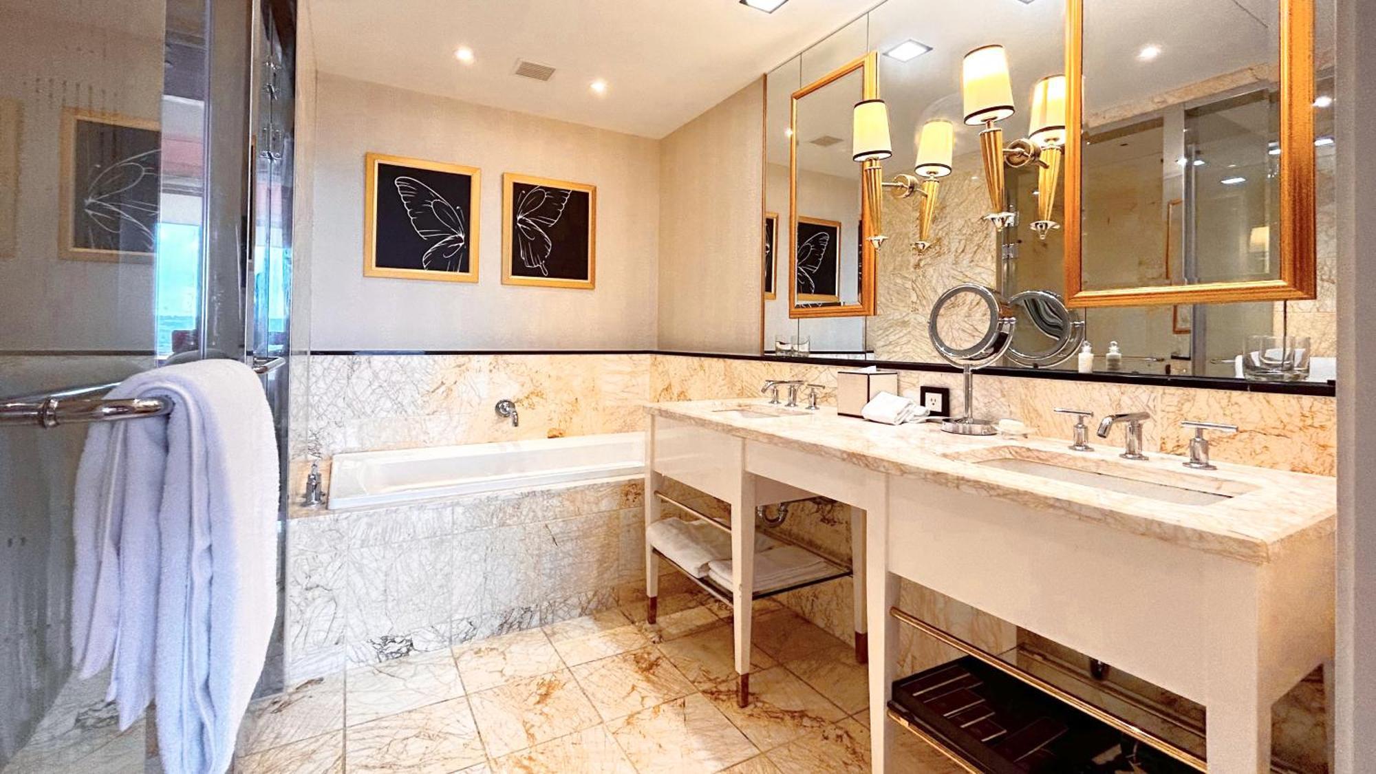 더 린 호텔 타이중 외부 사진 A bathroom in a hotel