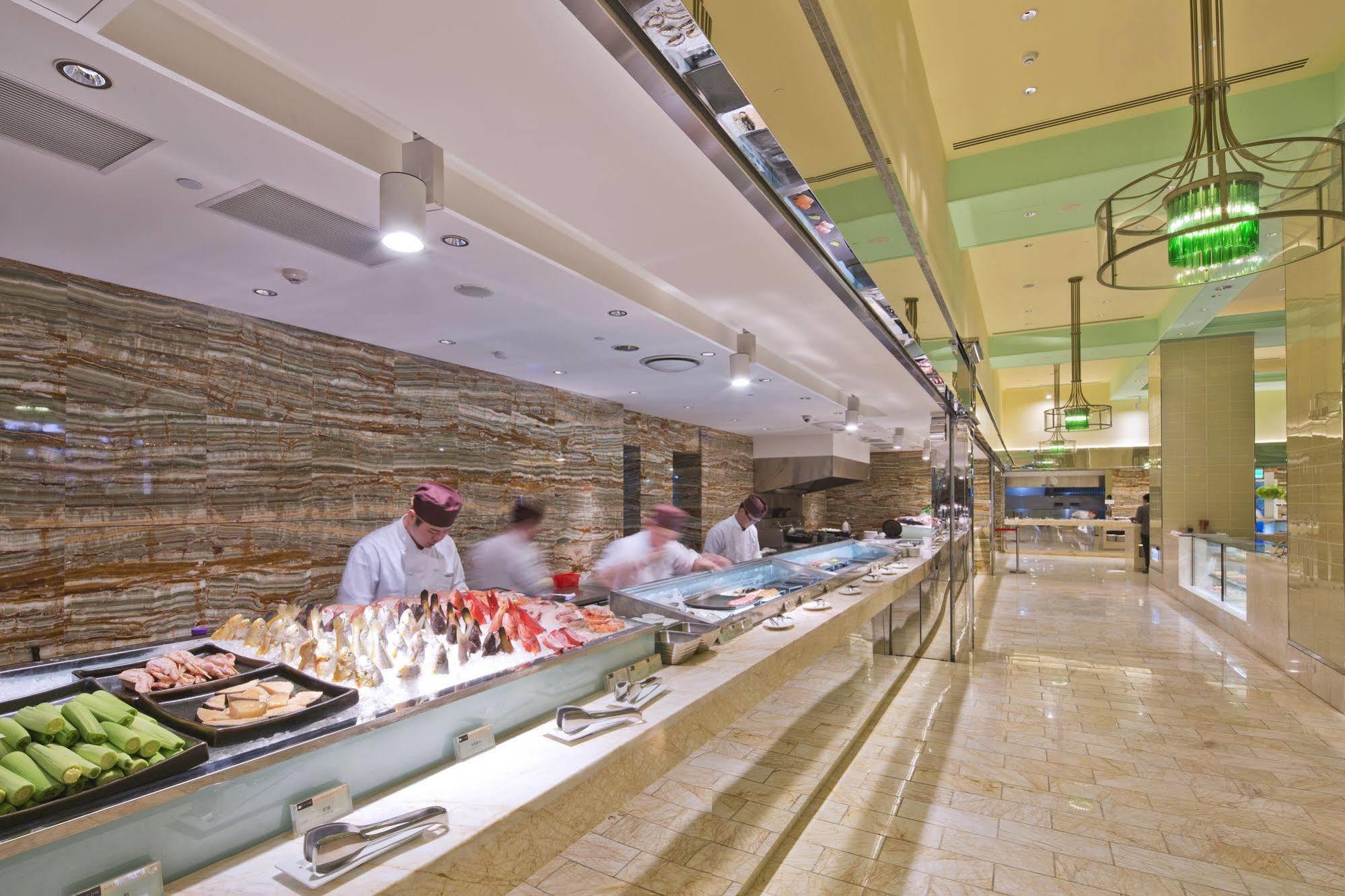 더 린 호텔 타이중 외부 사진 The buffet at the Grand Hyatt Hotel, Amman, Jordan