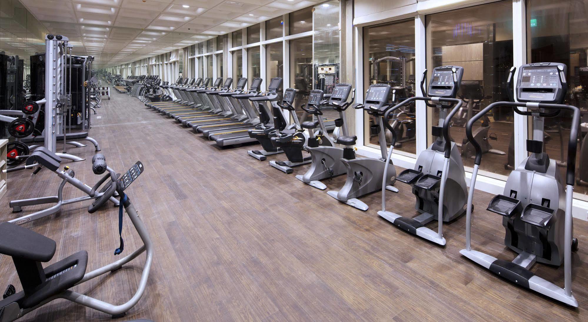 더 린 호텔 타이중 외부 사진 The gym at the hotel